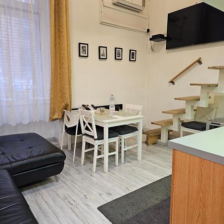 Walkway Apartment Deluxe บูดาเปสต์ ภายนอก รูปภาพ