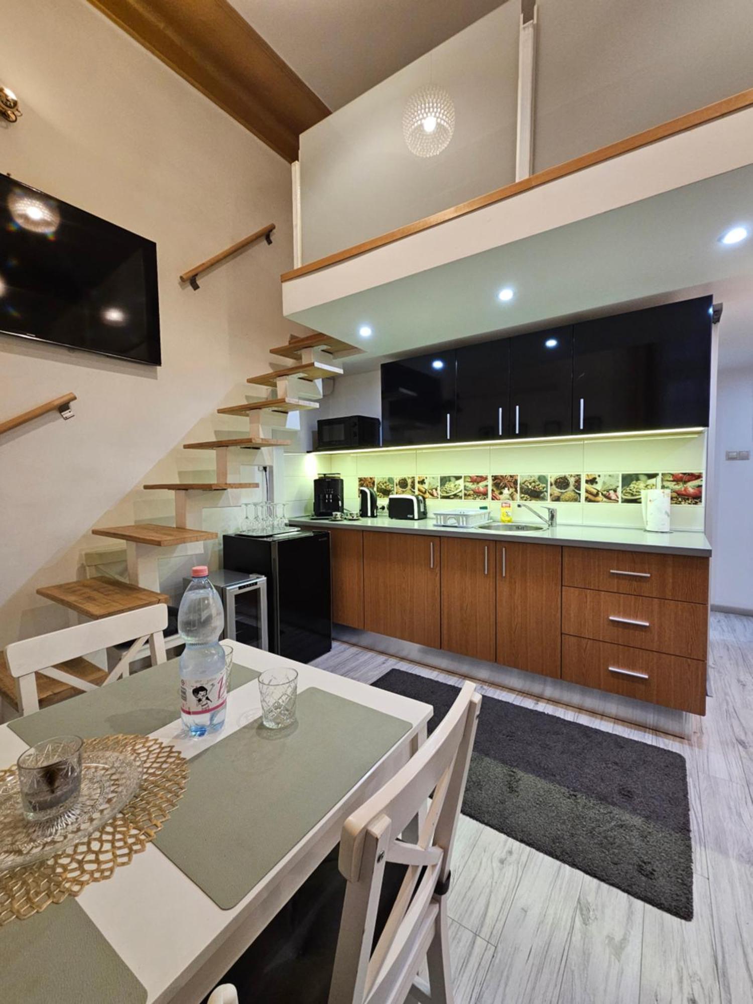 Walkway Apartment Deluxe บูดาเปสต์ ภายนอก รูปภาพ