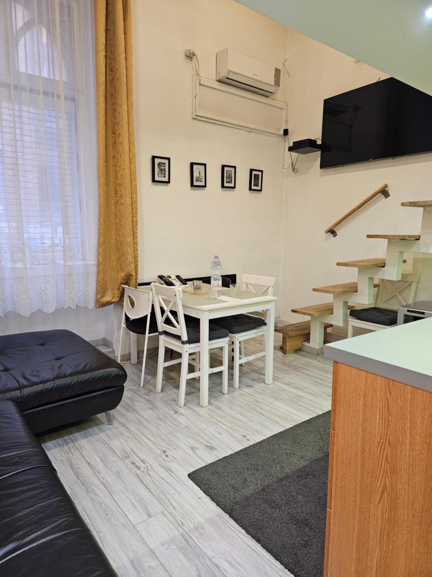 Walkway Apartment Deluxe บูดาเปสต์ ภายนอก รูปภาพ