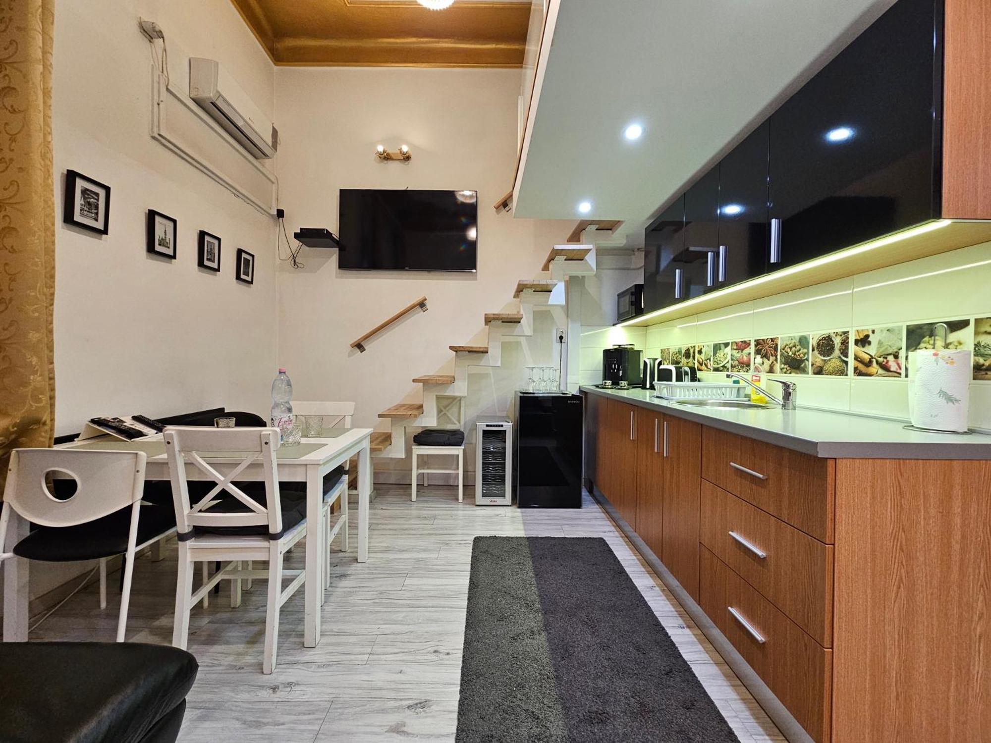 Walkway Apartment Deluxe บูดาเปสต์ ภายนอก รูปภาพ