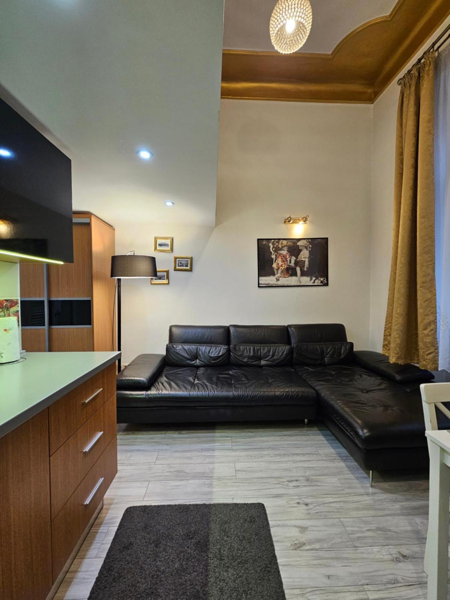 Walkway Apartment Deluxe บูดาเปสต์ ภายนอก รูปภาพ